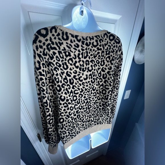 Abercrombie & Fitch Womens Medium Brown Animal Print Knit Sweater Top A&F M Soft - Picture 3 of 13